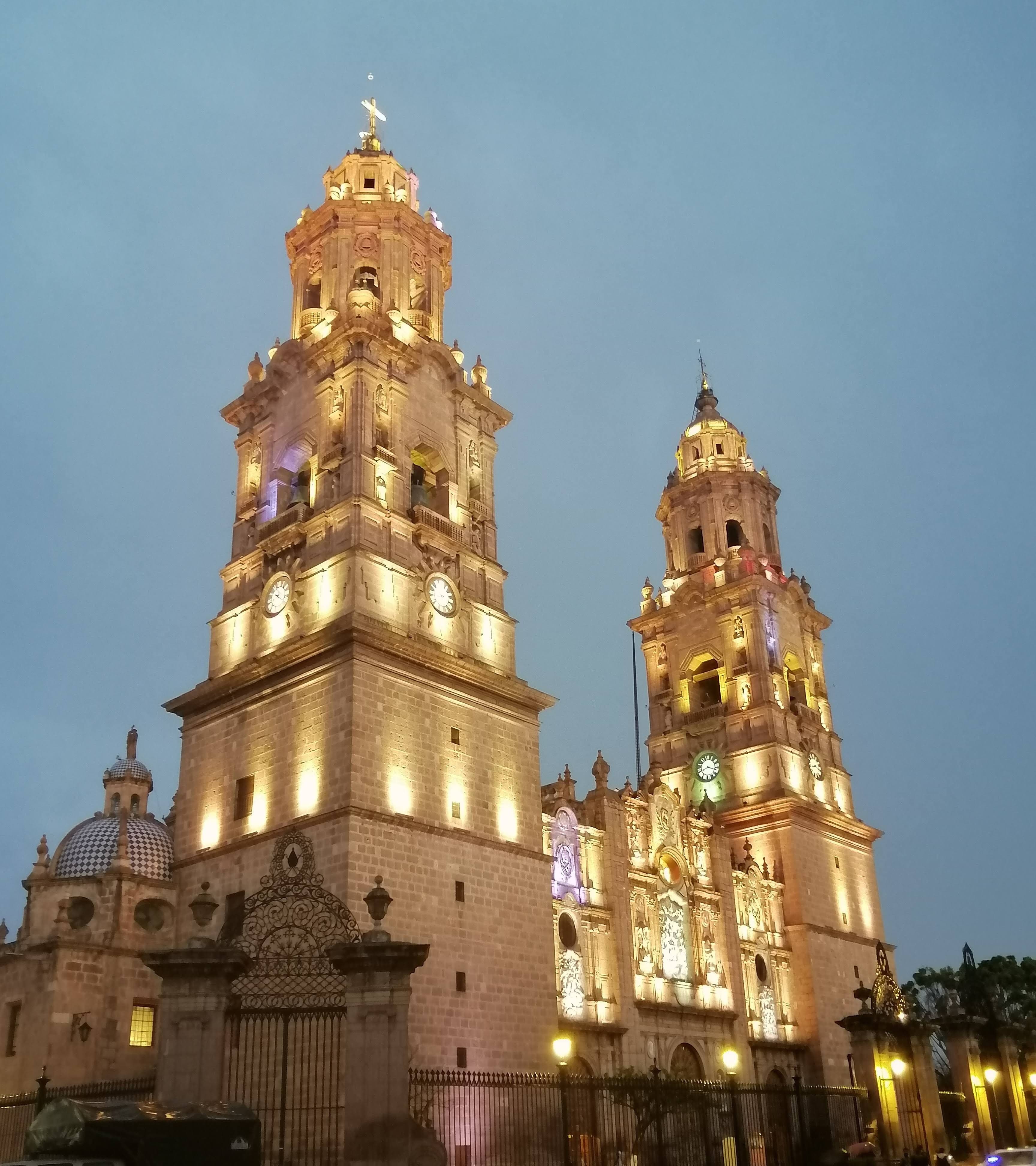 Catedral de Morelia iluminada